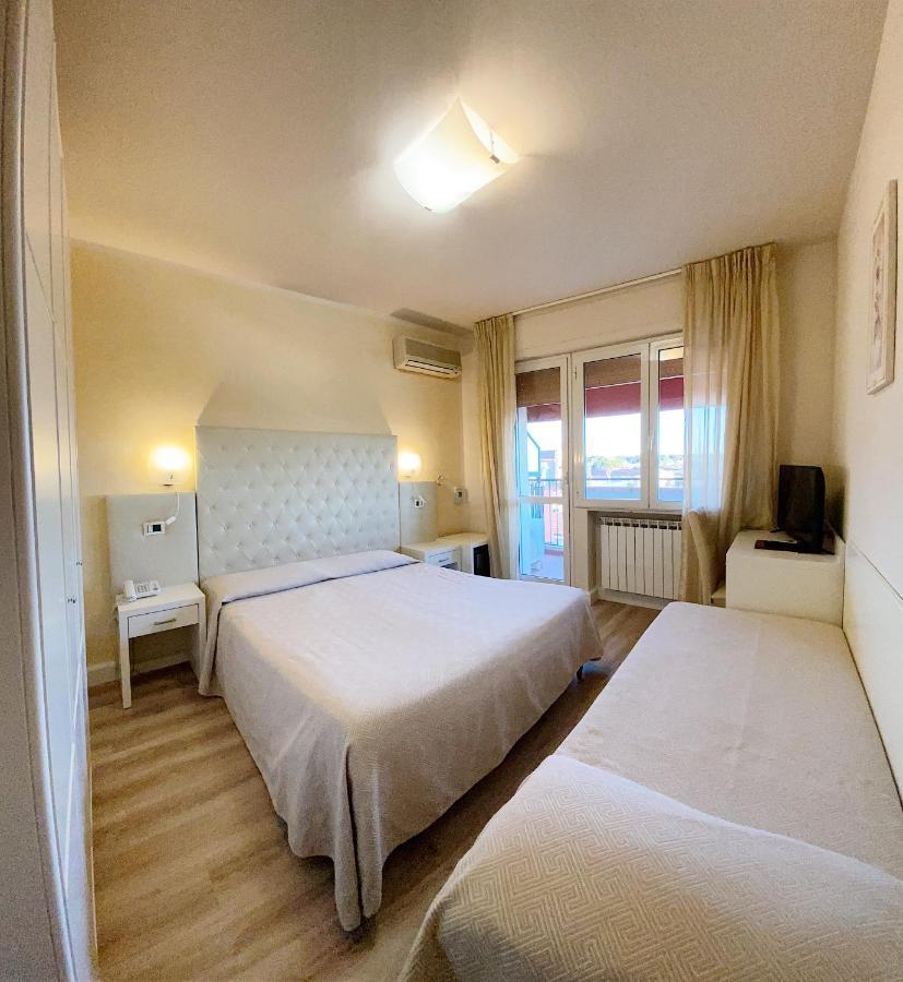 Hotel Nuova Sabrina Marina di Pietrasanta Ngoại thất bức ảnh