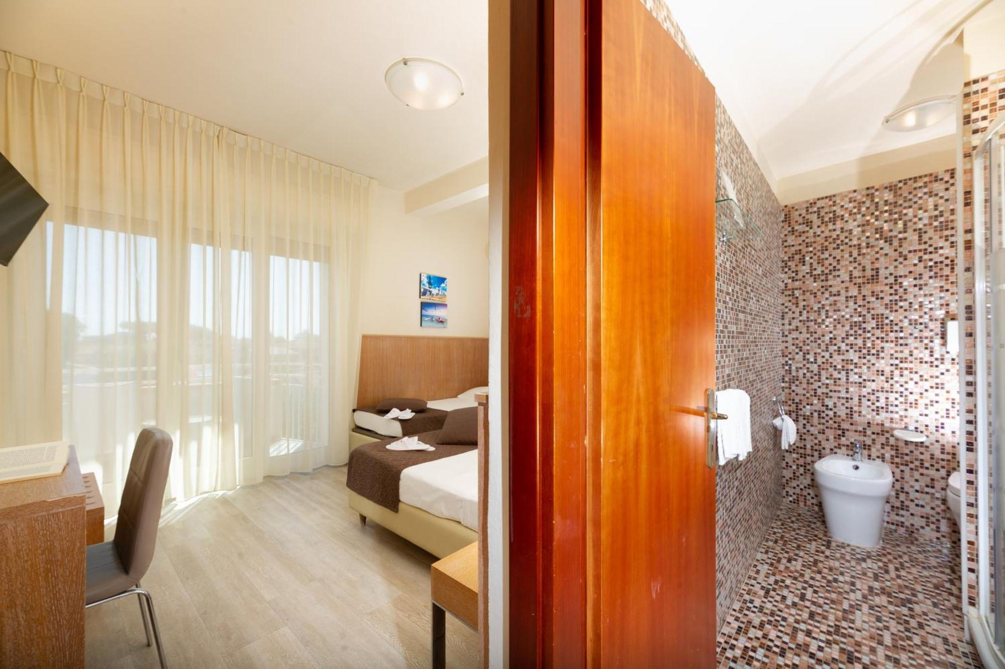 Hotel Nuova Sabrina Marina di Pietrasanta Ngoại thất bức ảnh