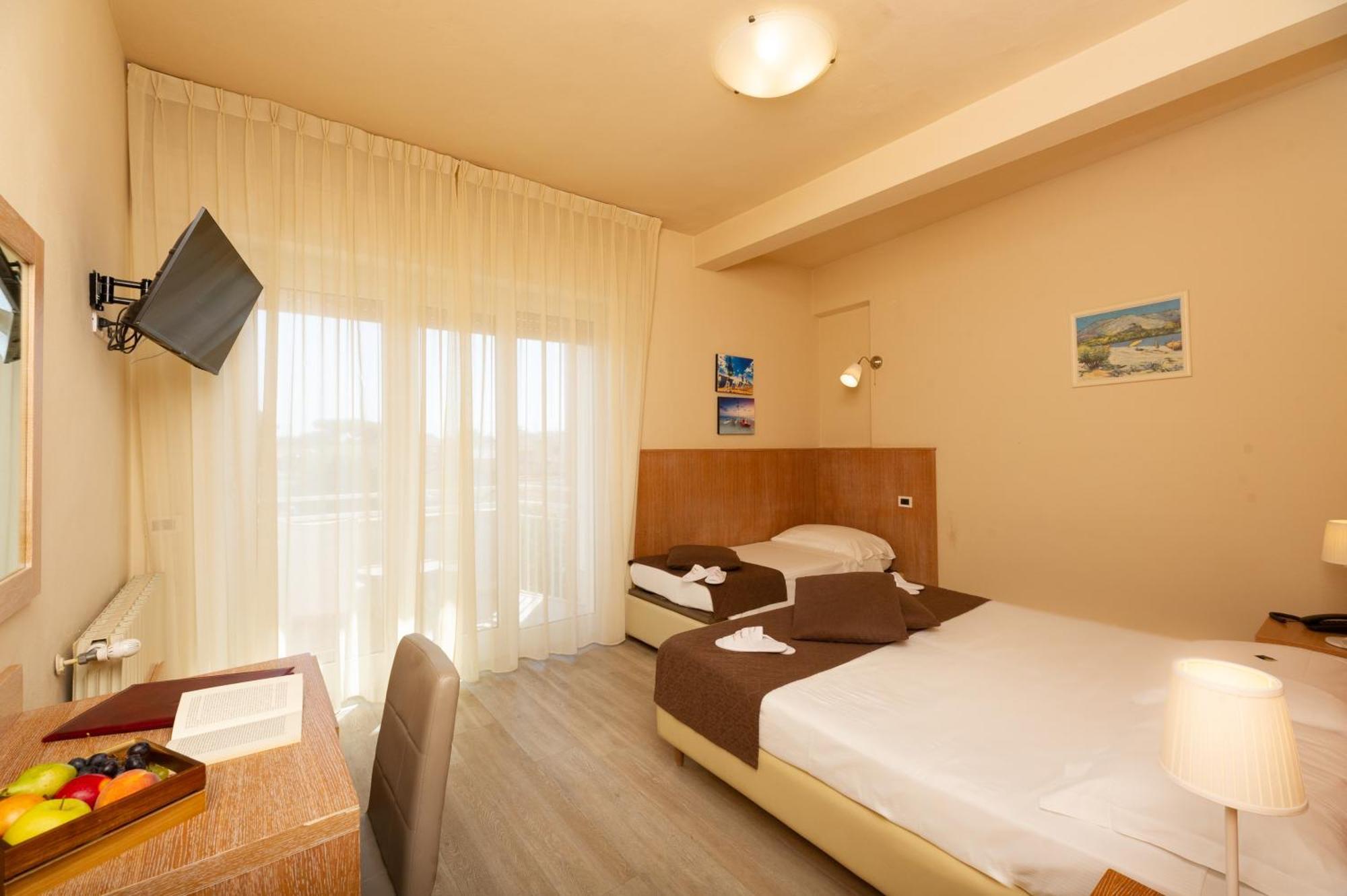 Hotel Nuova Sabrina Marina di Pietrasanta Ngoại thất bức ảnh