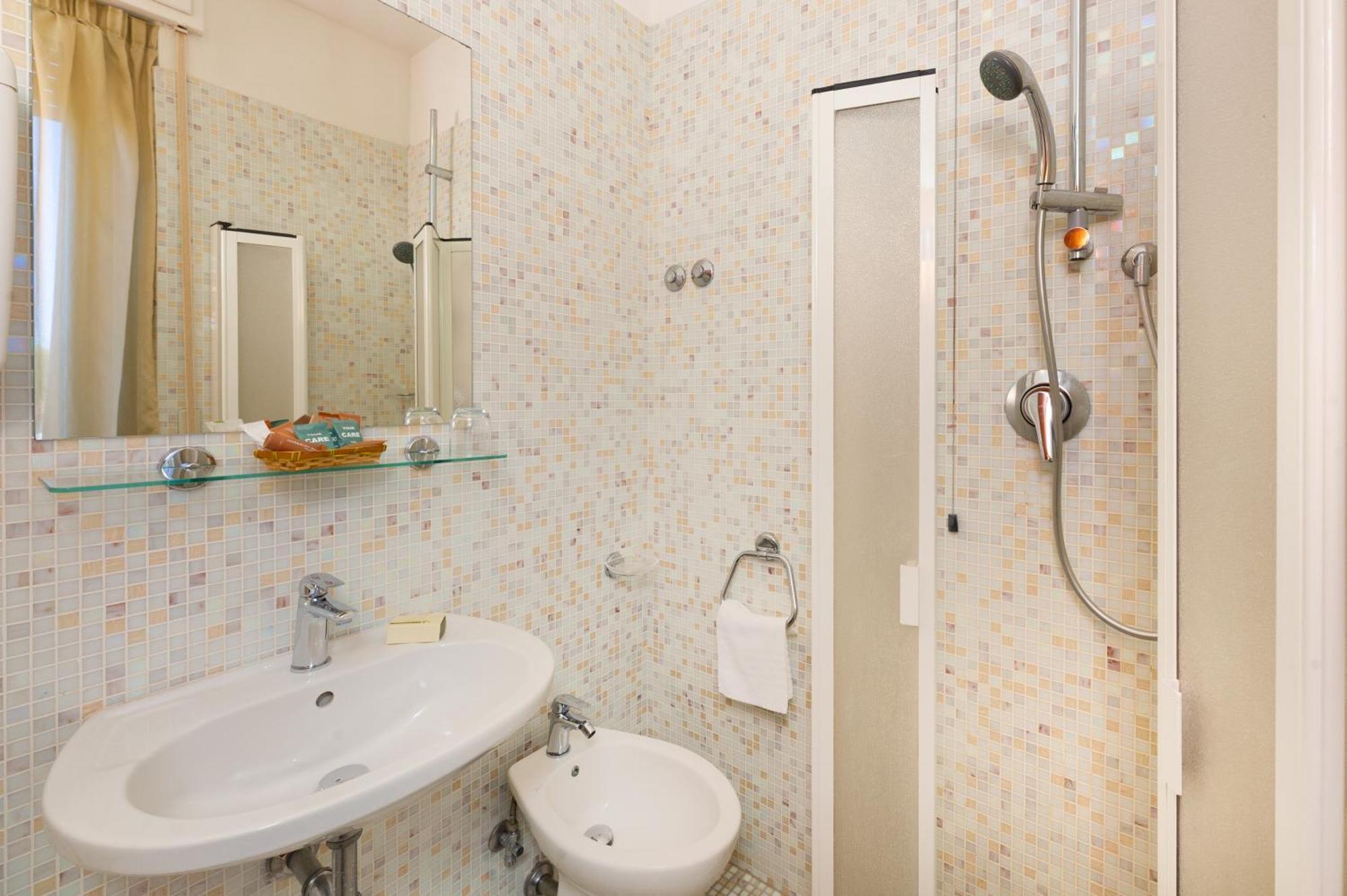 Hotel Nuova Sabrina Marina di Pietrasanta Ngoại thất bức ảnh