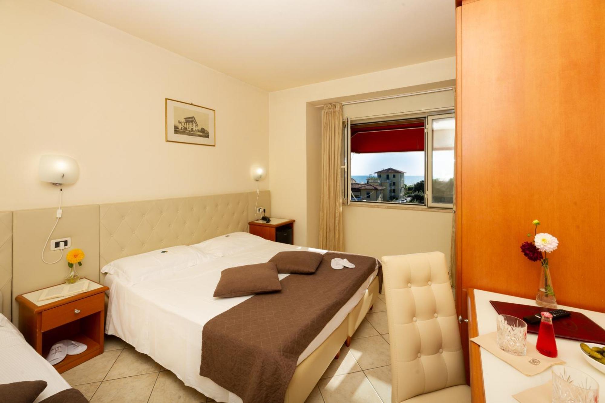 Hotel Nuova Sabrina Marina di Pietrasanta Ngoại thất bức ảnh