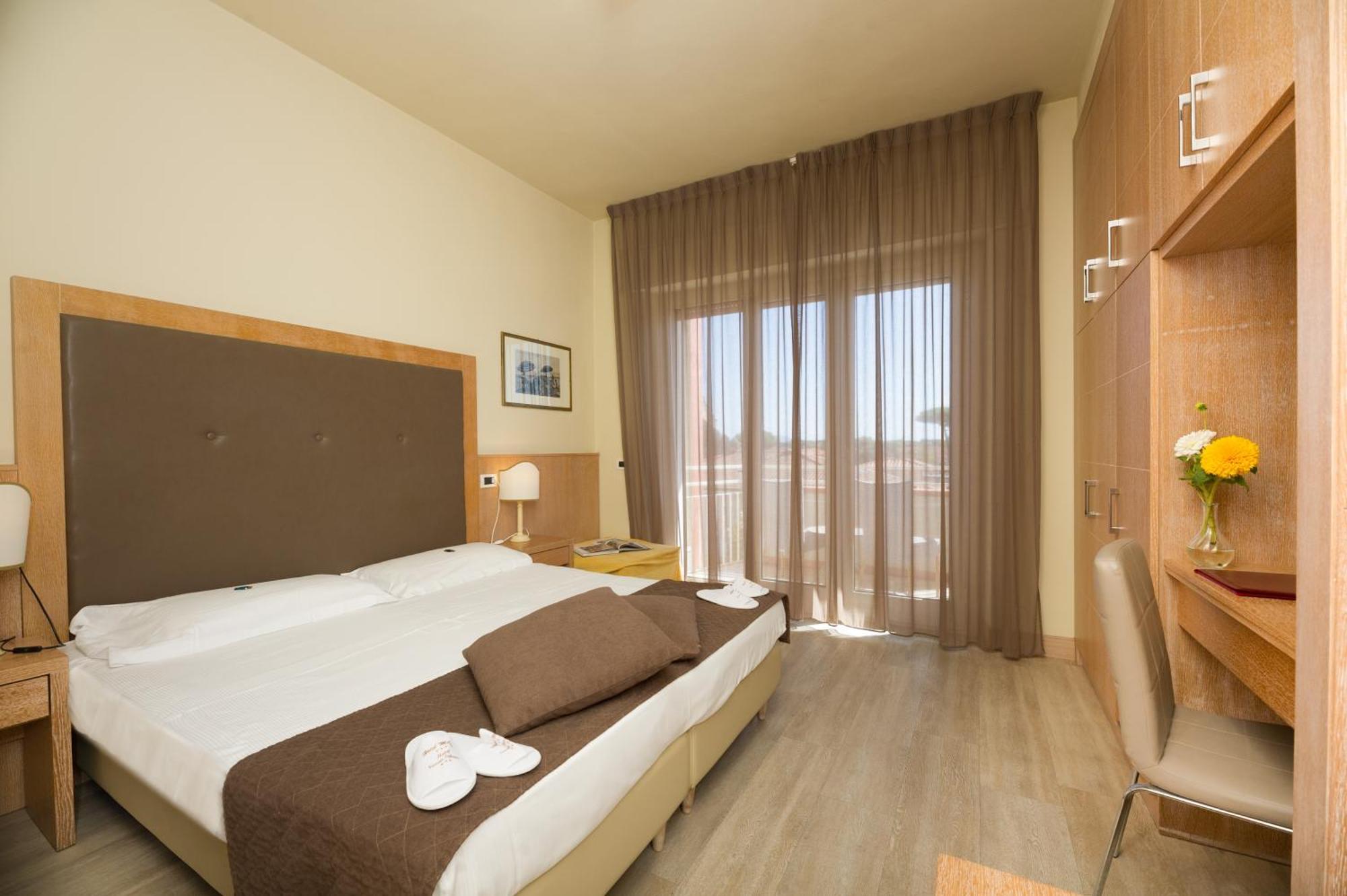 Hotel Nuova Sabrina Marina di Pietrasanta Ngoại thất bức ảnh