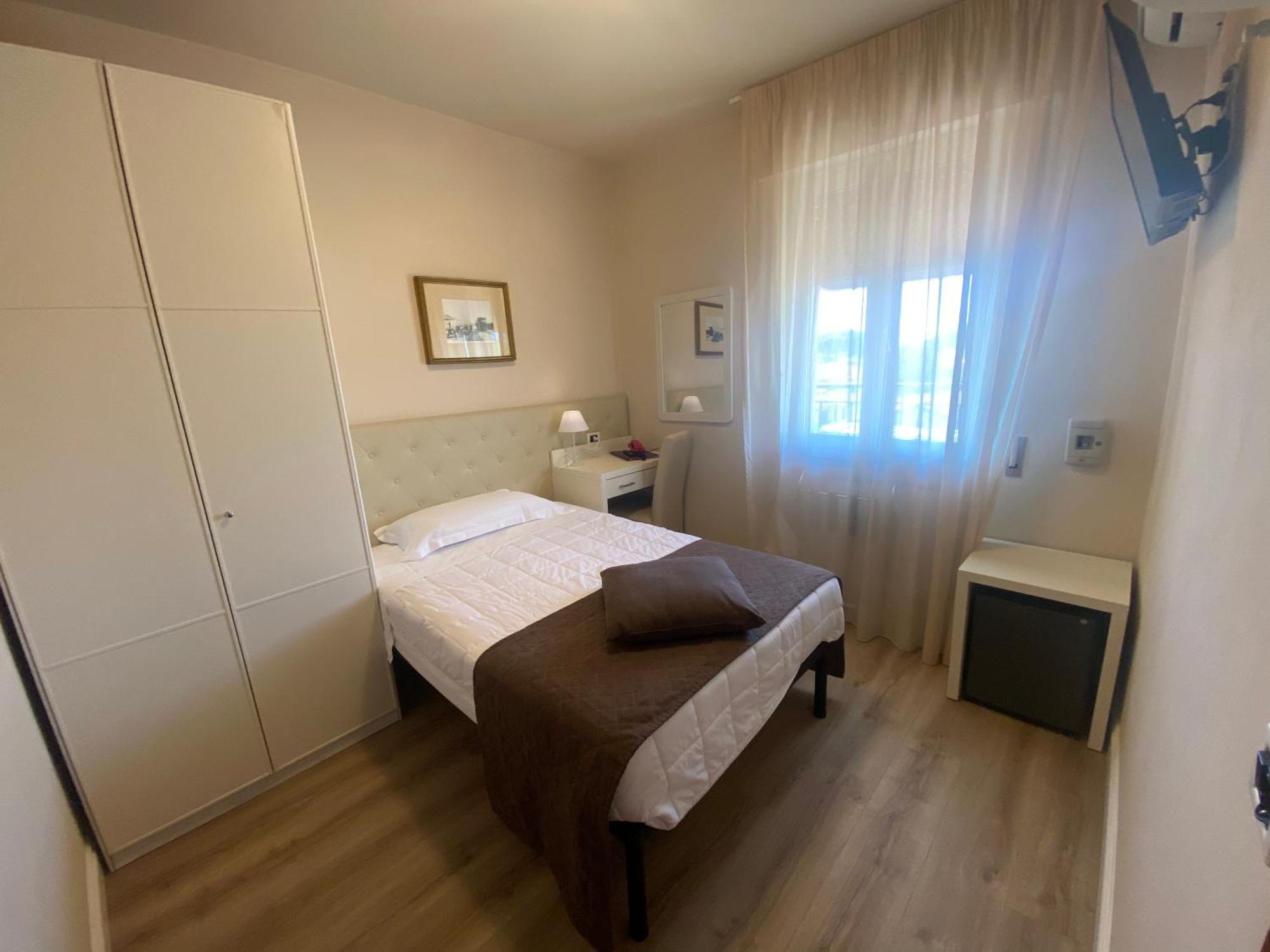 Hotel Nuova Sabrina Marina di Pietrasanta Ngoại thất bức ảnh