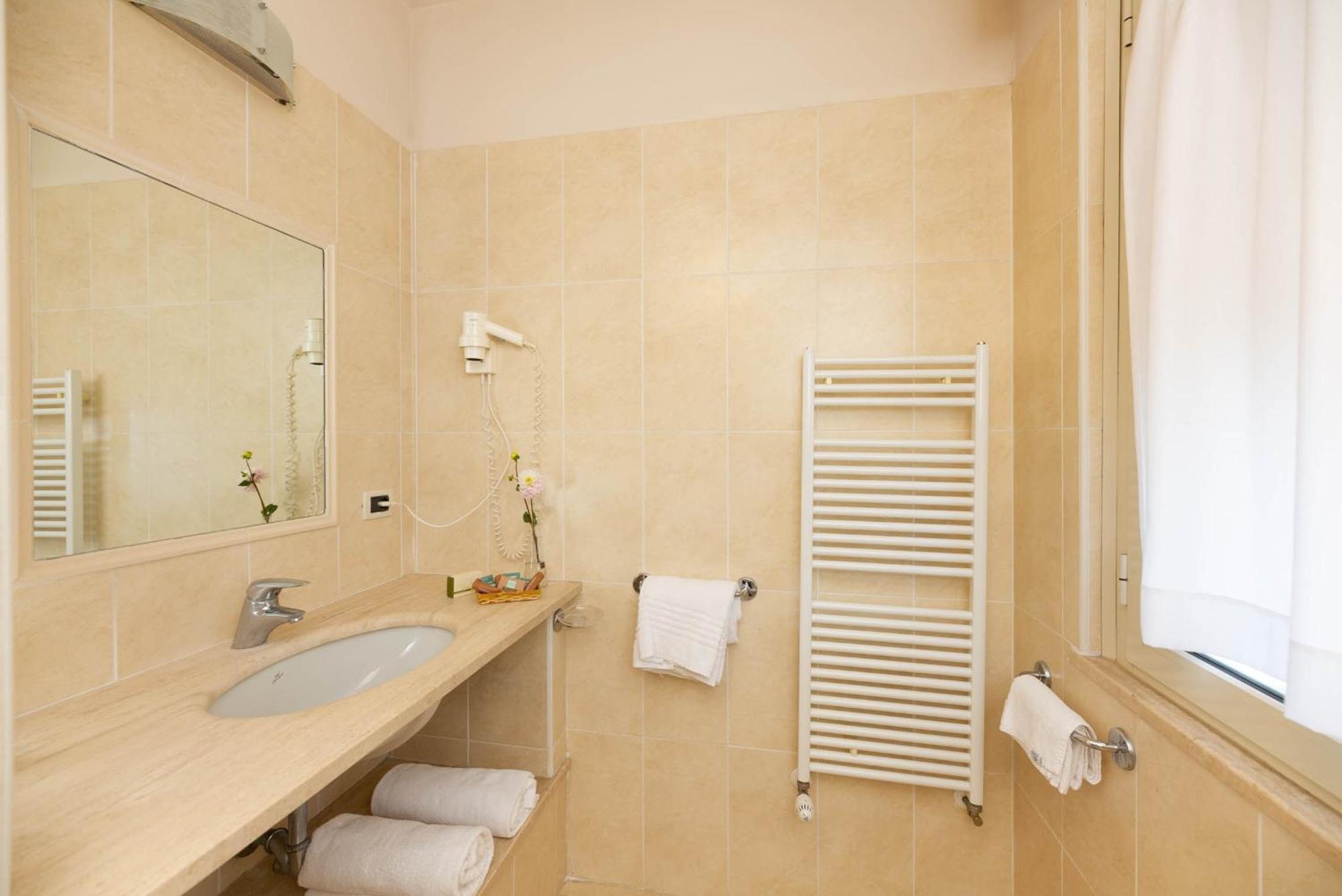 Hotel Nuova Sabrina Marina di Pietrasanta Ngoại thất bức ảnh