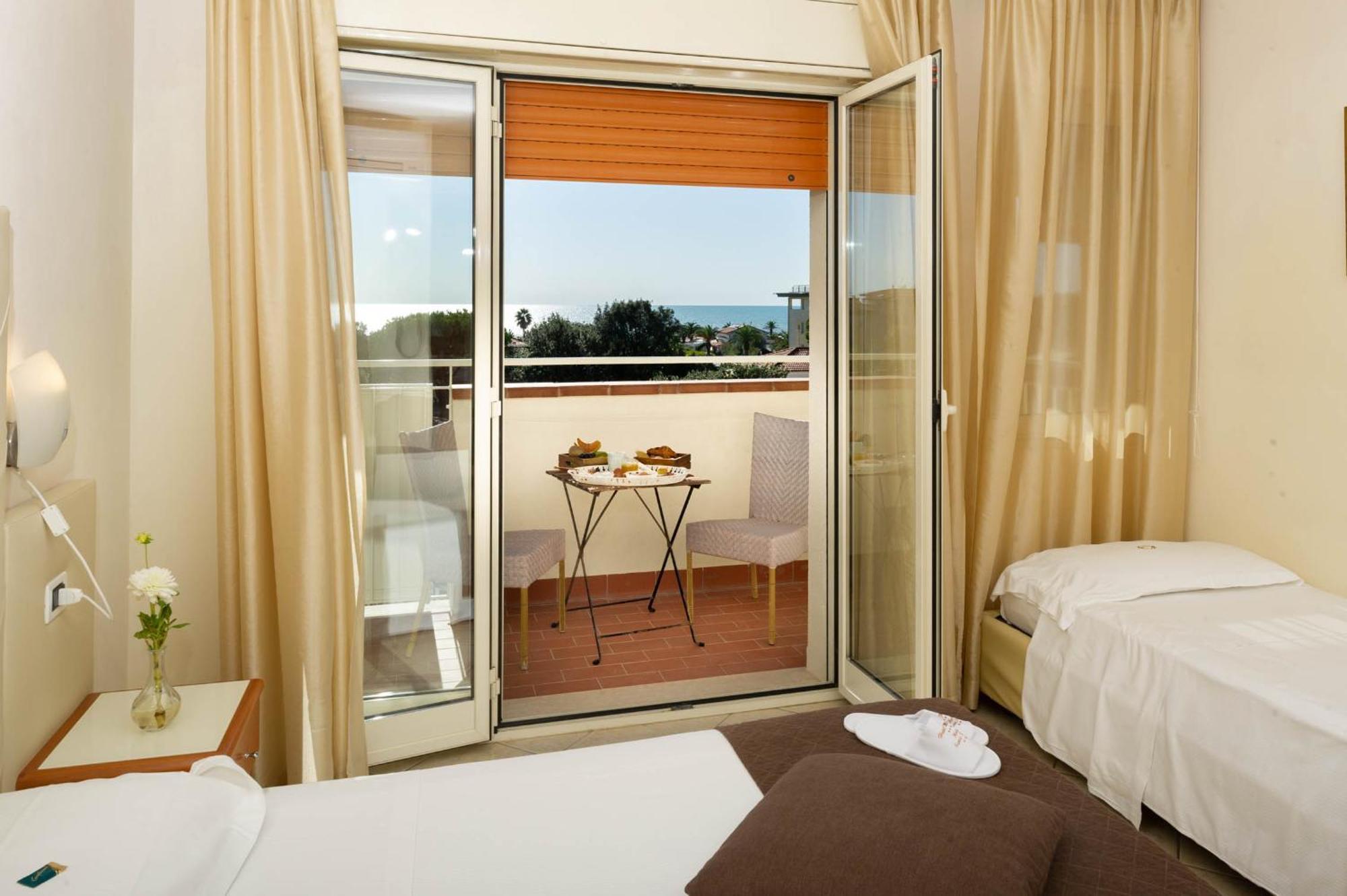 Hotel Nuova Sabrina Marina di Pietrasanta Ngoại thất bức ảnh